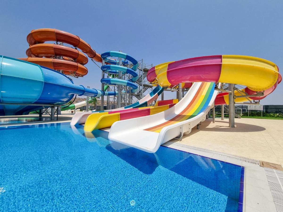 Holiday Stay With Aqua Park In Isabella, Caesar Blue Resort, Lunch Till 4Pm, Spa, Gym And Kids Club Gastria Exterior foto